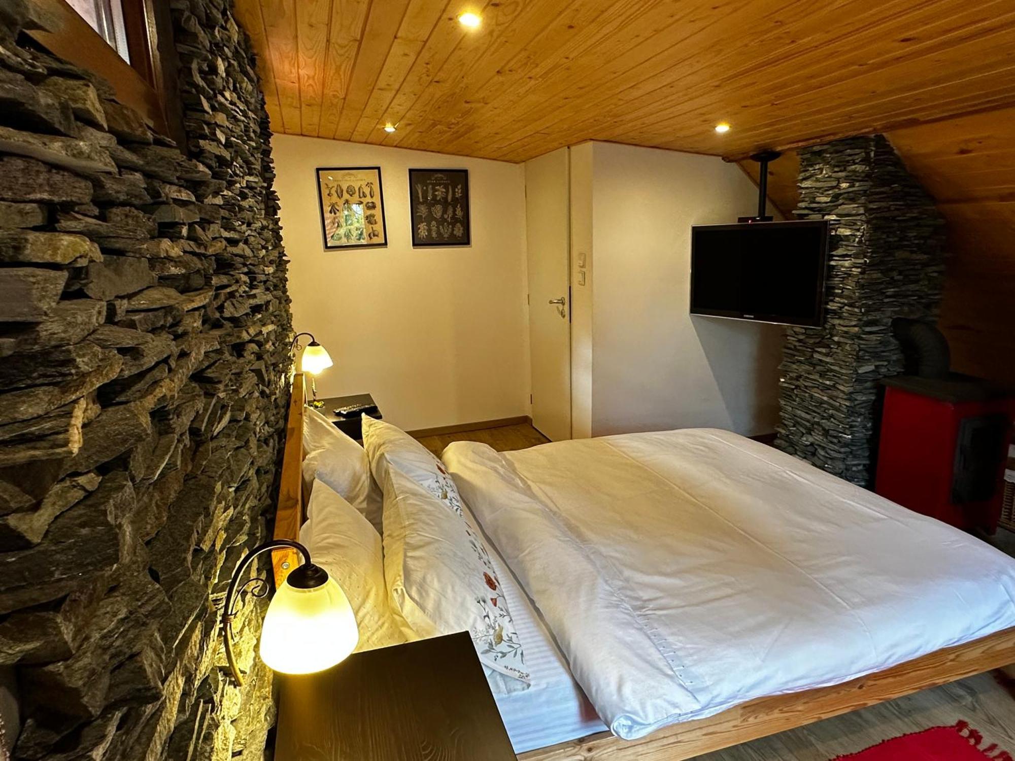 Mountain Chalet - Cabana La Muntele Baisorii Muntele Cacovei  Eksteriør billede